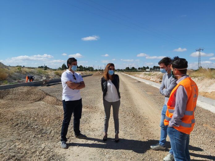 La alcaldesa visitando las obras del polígono industrial de Villarta