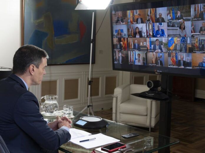 El presidente del Gobierno Pedro Sánchez durante la videoconferencia para tratar la crisis del coronavirus con los presidentes autonómicos en Madrid España a 15 de marzo de 2020. 949x712 1