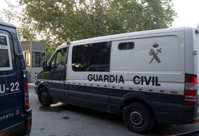 Furgon Guardia Civil imagen archivo 1302179895 91565741 1495x1024