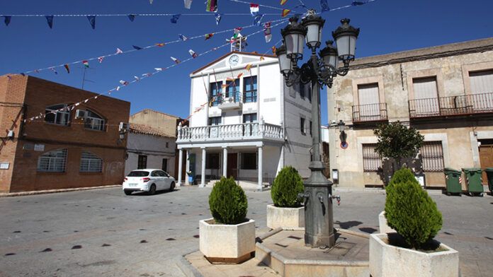 Imagen de archivo de la Plaza del Ayuntamiento de Alcoba de los Montes