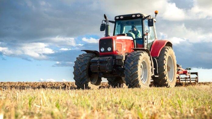 tractor cosecha arado