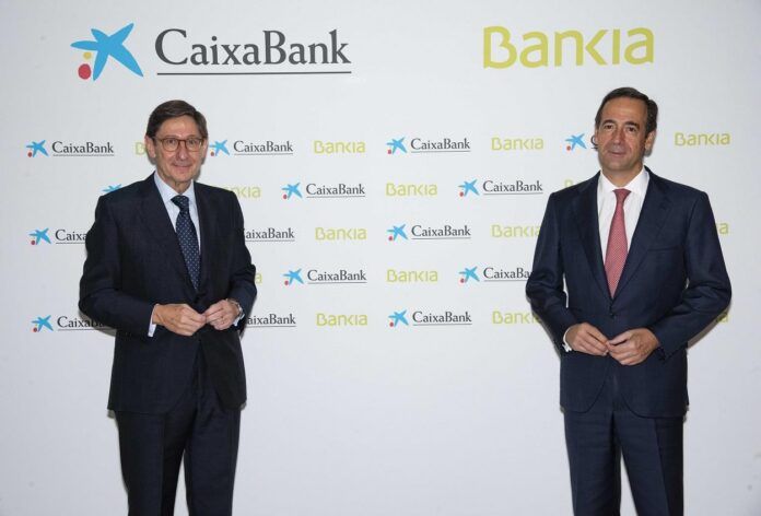 jose ignacio goirigolzarri y gonzalo gortazar presidente y consejero delegado de la nueva caixabank en la presentacion oficial de la fusion entre caixabank y bankia