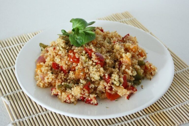 quinoa con verduras emplatada