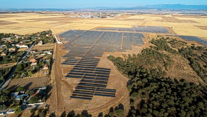 el campo se pasa al monocultivo de energia solar otro parque en fontanar y habra mas en el casar 696x392 1