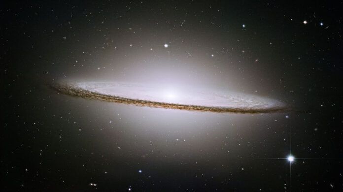 1200px M104 ngc4594 sombrero galaxy hi res