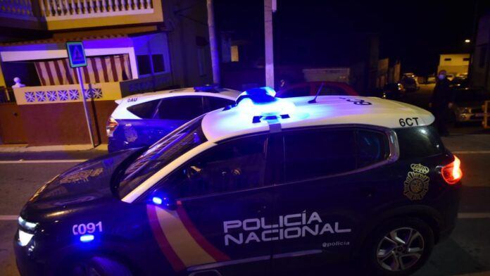 coche de la policia nacional de noche en una imagen de archivo