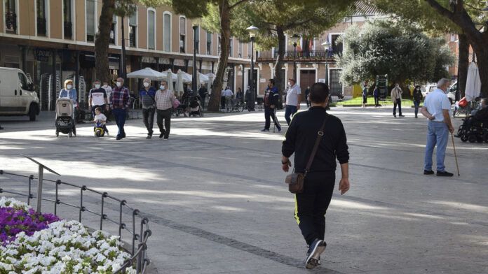 daimiel PLAZA GENTE CON MASCARILLA