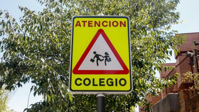 senal de peligro atencion colegio.r d.2499 1666 0