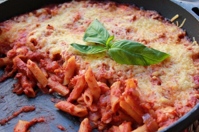 fuente de macarrones al horno gratinados