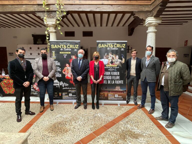 Presentacion de los carteles taurinos de Santa Cruz de Mudela 1