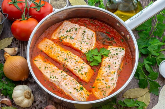 salmon en salsa de tomate