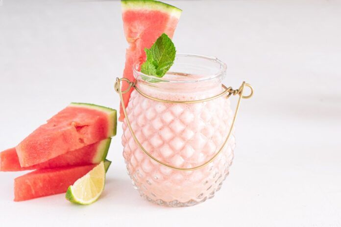 batido de sandia en el vaso