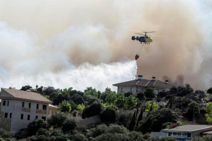 Medios aereos incendio toledo