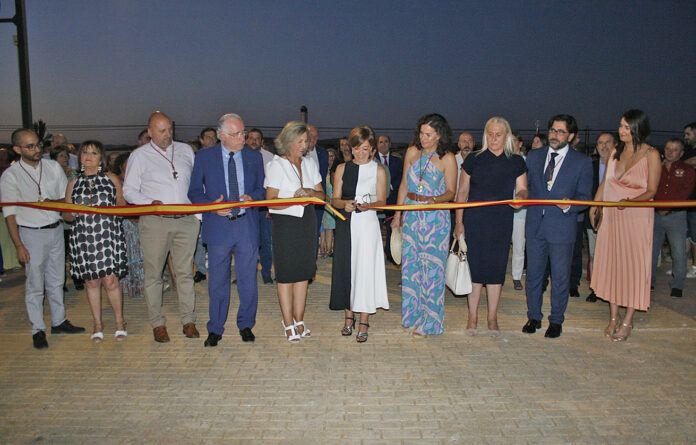 Momento del corte de cinta en la inauguracion de laas fiestas de Calzada de Calatrava