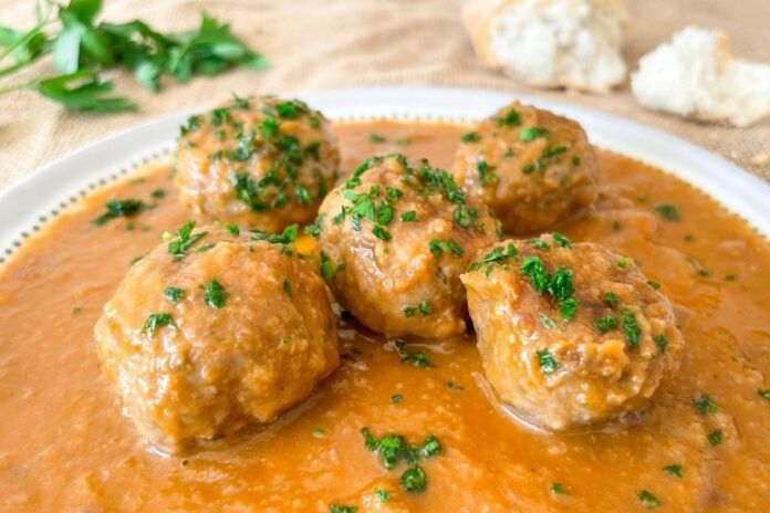 albondigas con salsa espanola al horno