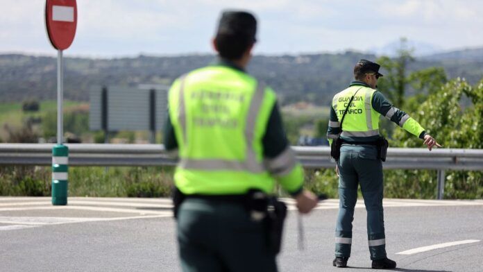 guardia civil trafico control parando