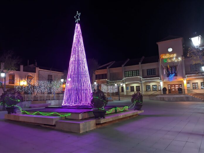 Plaza de Santa Cruz de Mudela en navidad