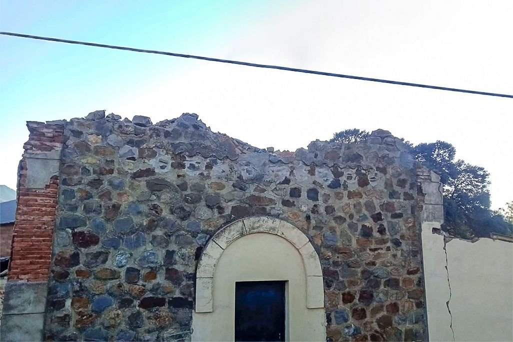 Aspecto actual que presenta la ermita tras el derribo del cuerpo superior y campanario de su portada