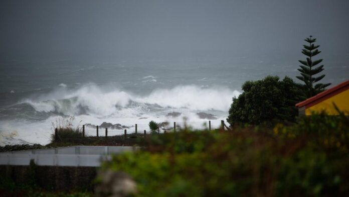 olas oleaje viento mar