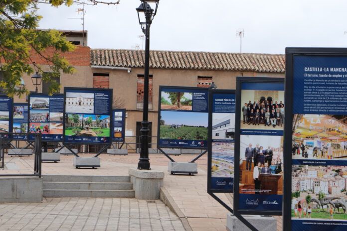 Panoramica de la Glorieta Navarra con los paneles alli ubicados