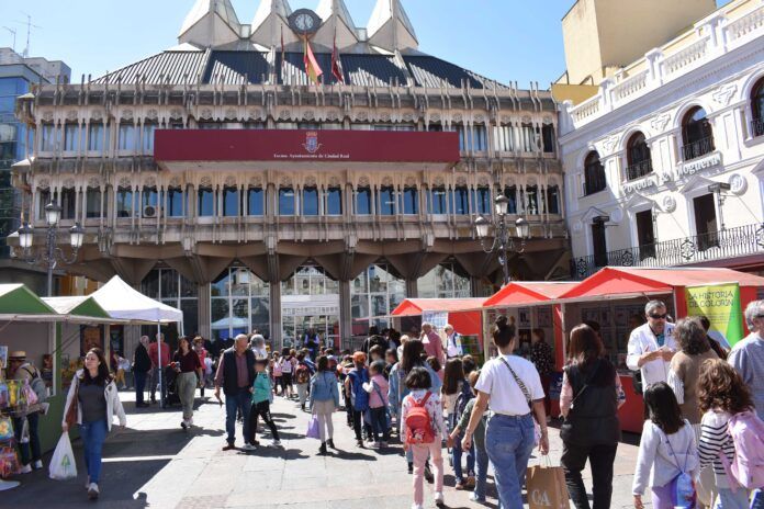 FERIA DEL LIBRO 01 scaled