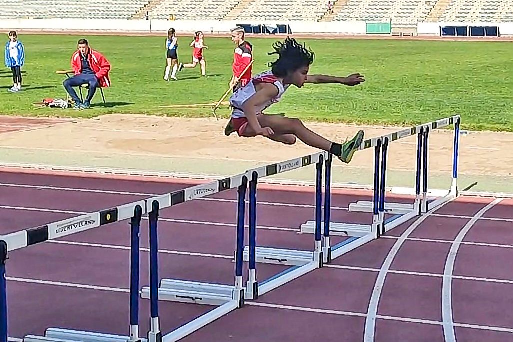 Las vallas su principal pasion atletica