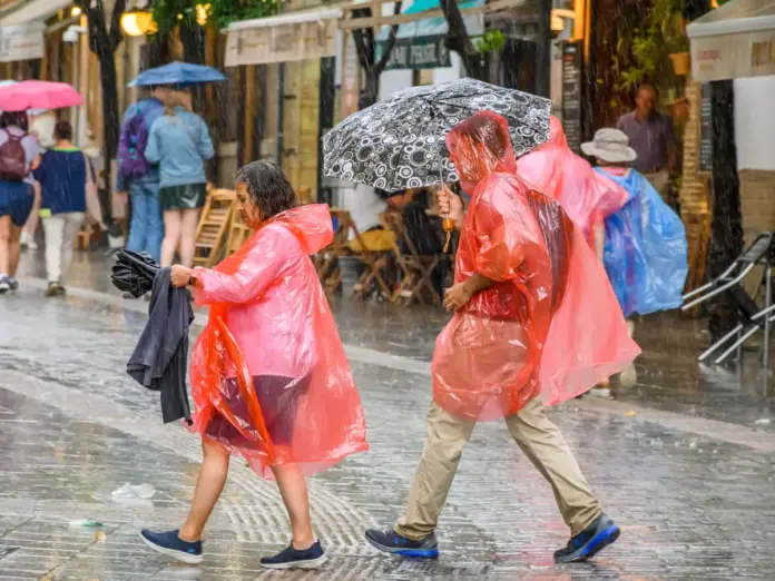 lluvia gente paraguas