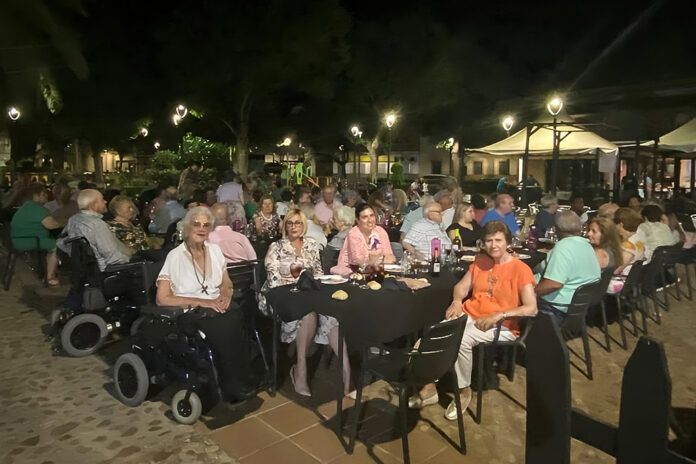 La velada transcurrio en el Jardin Municipal