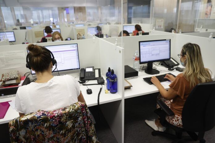 llamadas comerciales teleoperadores trabajo oficina