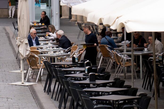 terraza hosteleria bar trabajo trabajadores paro