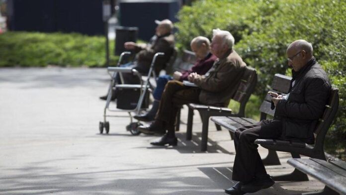 pensionistas personas mayores tercera edad viejos