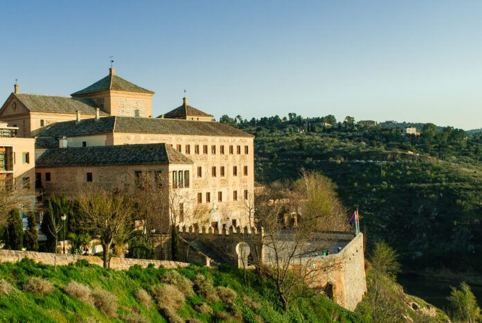 Cortes de Castilla La Mancha en Toledo scaled