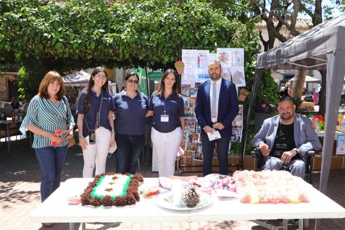 El alcalde y el edil de Bienestar Social junto a profesionales del SEPAP