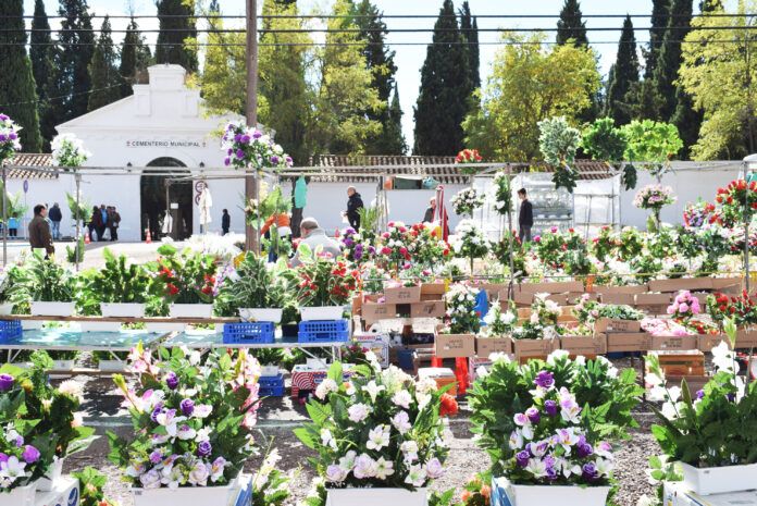 cementerio puesto flores scaled