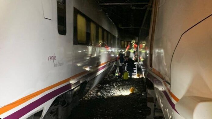 evacuados pasajeros choque dos trenes tuneles chorro alora 1