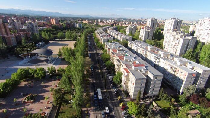 Calle Valmojado entre Parque y San Bruno