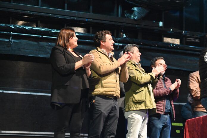 concejales de VOX entrega de premios desfile domingo pinata