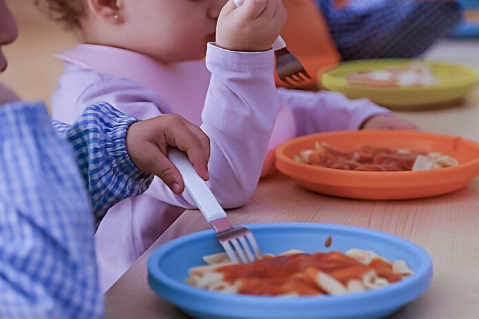 Foto de archivo del comedor escolar rabanero