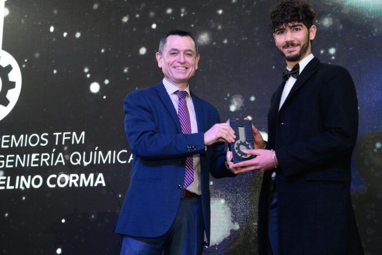 Premios TFM Ingenieria Quimica 160 W