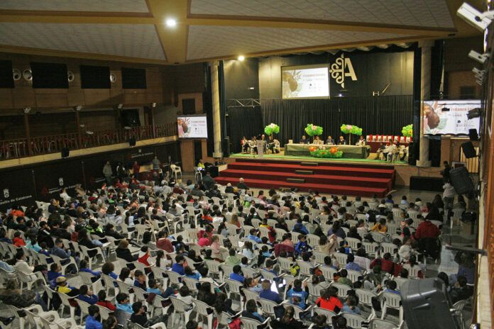 Alrededor de medio millar de ninos de los colegios e instituto de Argamasilla de Calatrava asistieron a la celebracion del ‘Dia Mundial del Libro Infantil y Juvenil