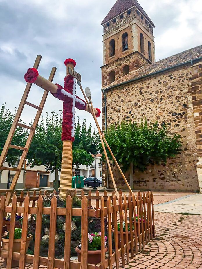 Cruz de Mayo en la Glorieta Navarra