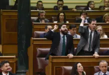 pleno del congreso que aprueba la ley de amnistia