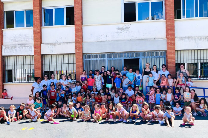 Foto de familia de participantes monotres y la edil Ana Belen Saez