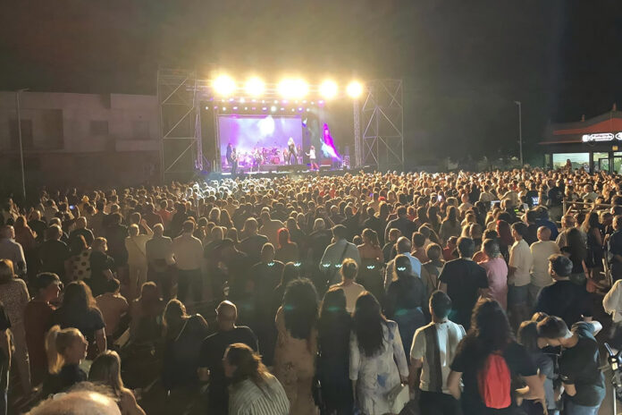 Panorámica del Parque 'Huerta Asaura' en la noche dominical de ayer