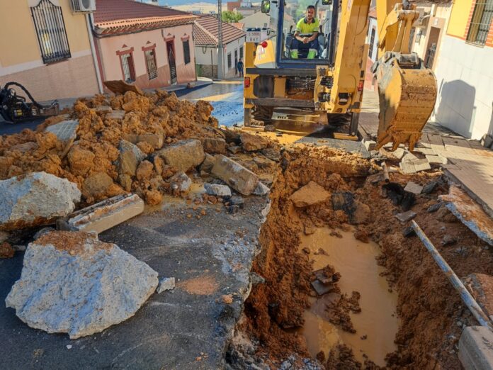 avería agua puertollano excavadora