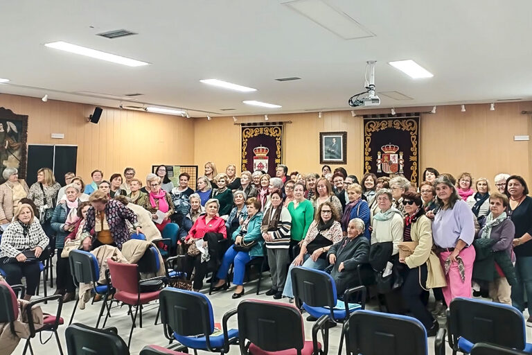 Foto de familia al término del encuentro