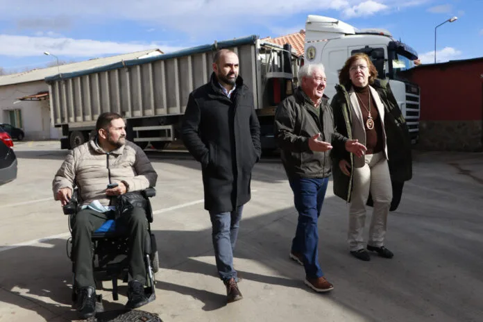 Sergio Gijón, Jesús Ruiz, Manuel Cascado y Amparo Bremard, al inicio de la visita