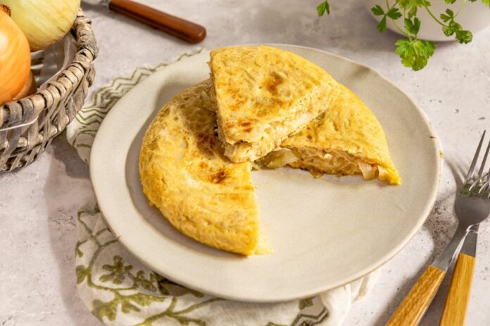 tortilla de cebolla en trozos