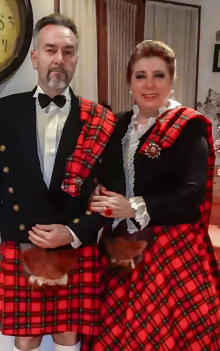 Aquilina, posando con uno de sus disfraces personales