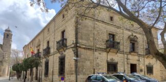 Apuñalan a un policía fuera de servicio en Úbeda tras frustrar un robo en un supermercado policía Ubeda